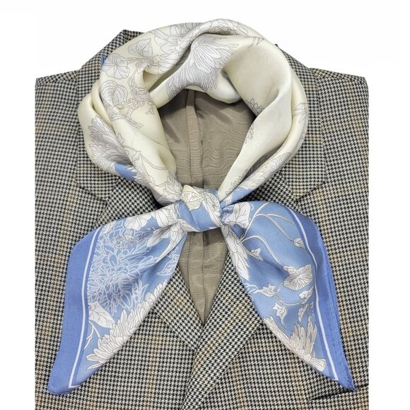 ✨Elegant Silky Scarf Blue Beige Floral Leaf Botanical Square Vintage Print Wrap✨ - Picture 2 of 5